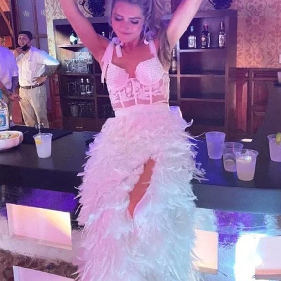 Alice + Olivia Ursula Maxi Skirt Ball Gown Sz 0 White Feather - Picture 5 of 12